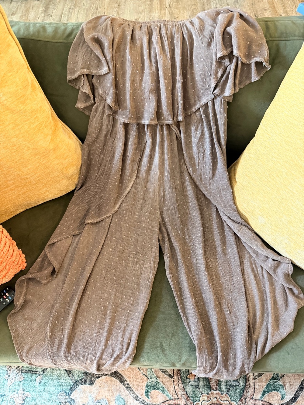 Boutique - Off-Shoulder Wide-Leg Jumpsuit in Taupe